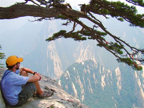 華山各個峯要走多久，時間是否真的能衡量心靈的旅程？